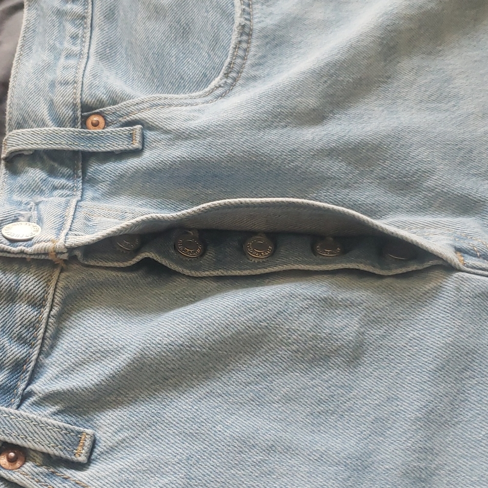 Levi shorts - Picture 4 of 5